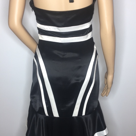 bebe High-Low Asymmetrical Hem Halter Style Top - Picture 9 of 14